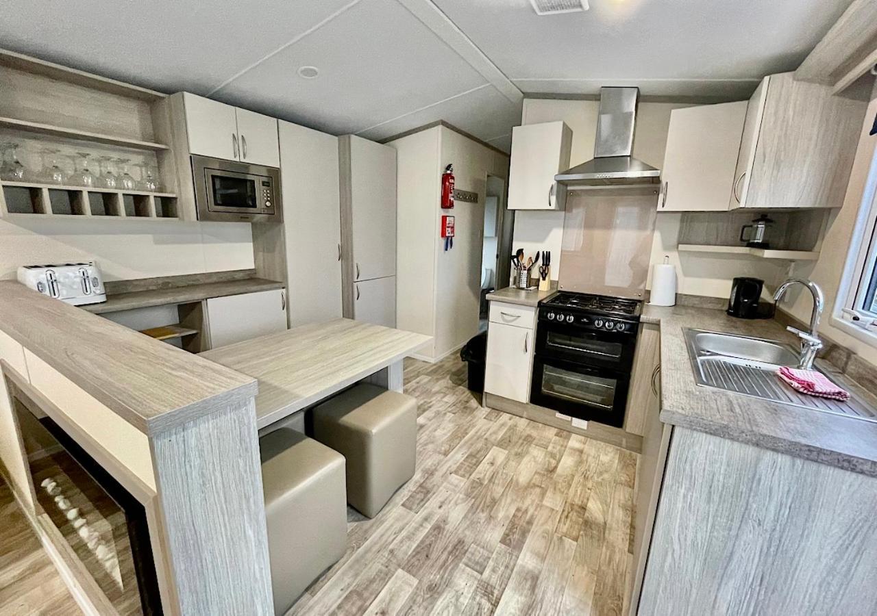 Luxury 3 Bedroom Caravan Between Perranporth And Newquay, Cornwall New Quay Exterior foto
